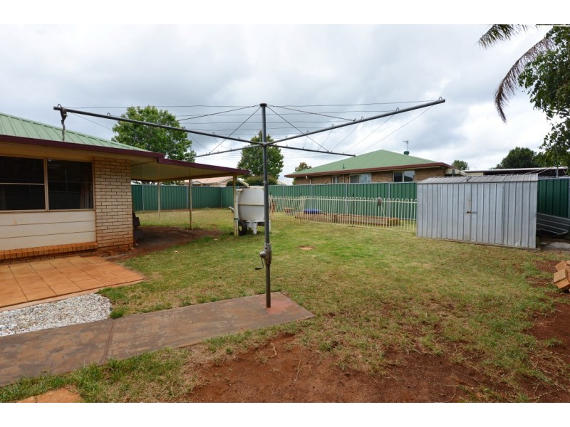 2 Albion Street, Kearneys Spring QLD 4350