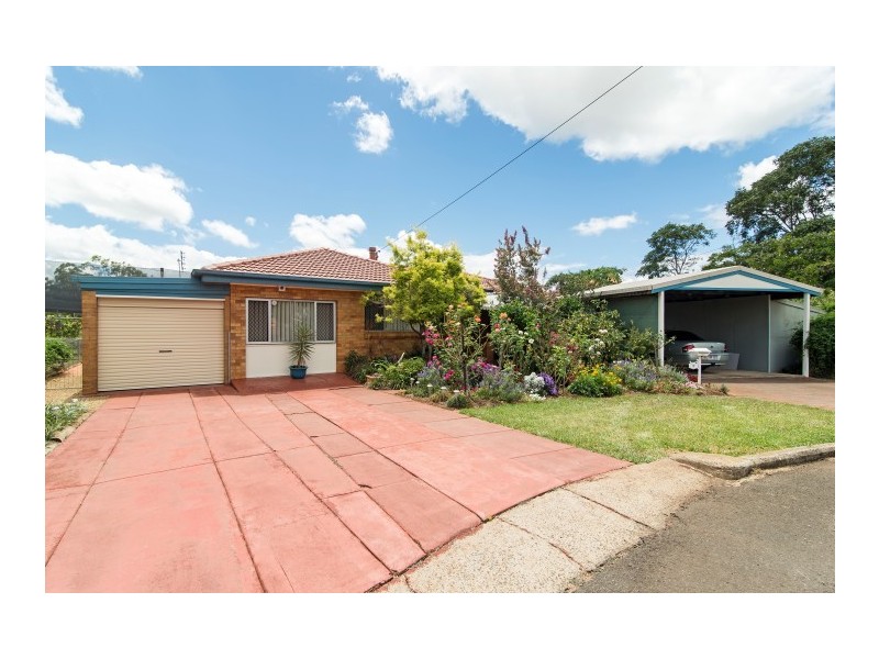 2 Whitefriars Street, Rockville QLD 4350
