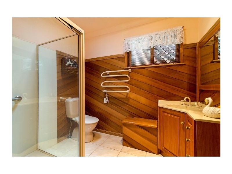 2 Whitefriars Street, Rockville QLD 4350