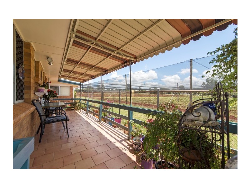 2 Whitefriars Street, Rockville QLD 4350