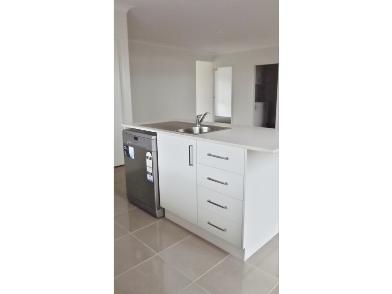 1/2 Coverack Street, Highfields QLD 4352