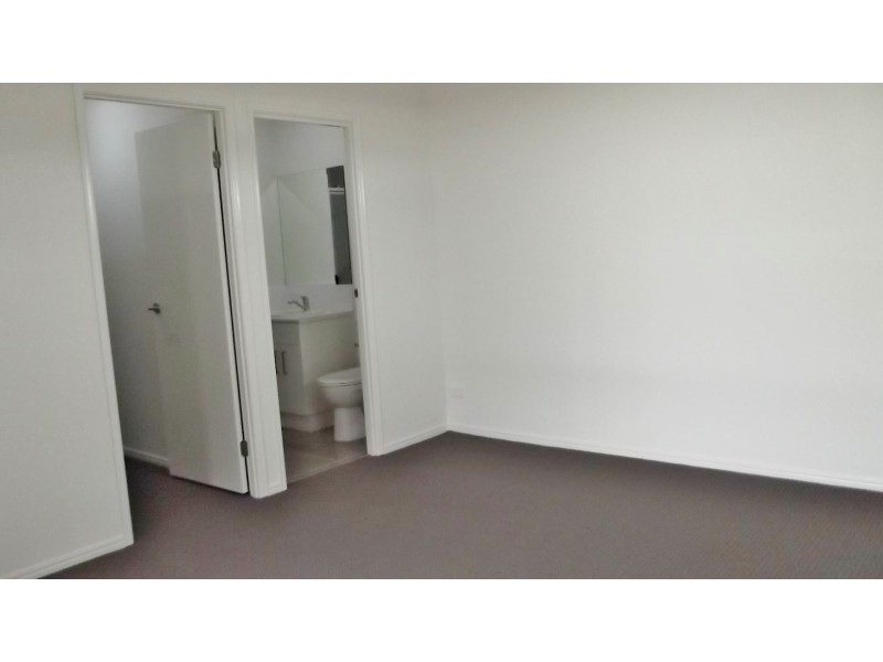 1/2 Coverack Street, Highfields QLD 4352