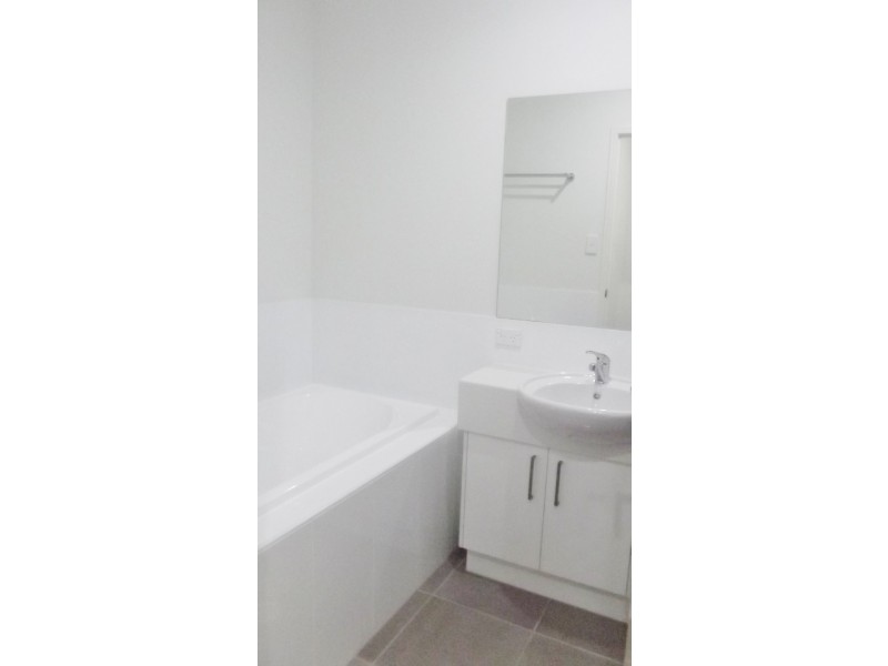 1/2 Coverack Street, Highfields QLD 4352