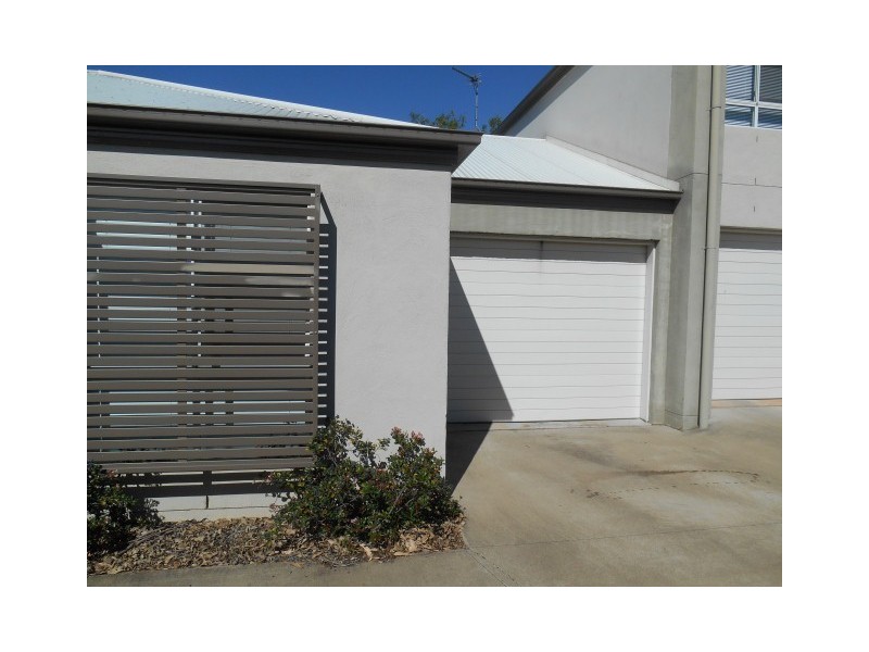 1/101 Stuart Street, Mount Lofty QLD 4350