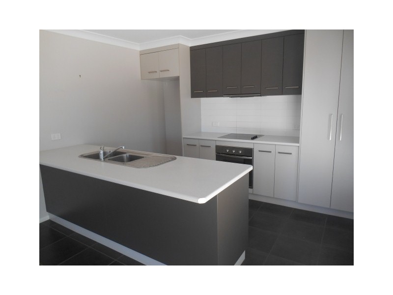1/101 Stuart Street, Mount Lofty QLD 4350