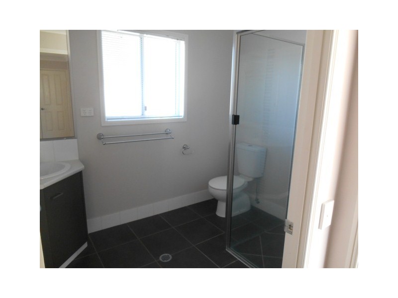 1/101 Stuart Street, Mount Lofty QLD 4350