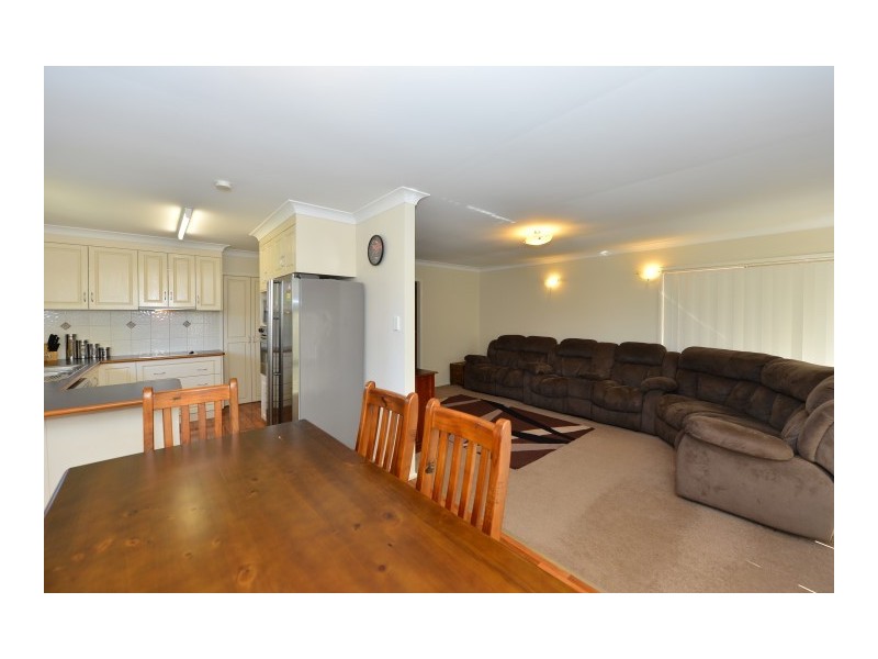 4 Koala Street, Harristown QLD 4350