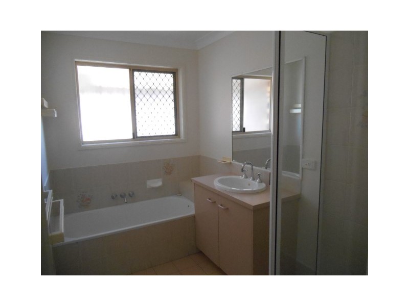 1b Evergreen Court, Glenvale QLD 4350