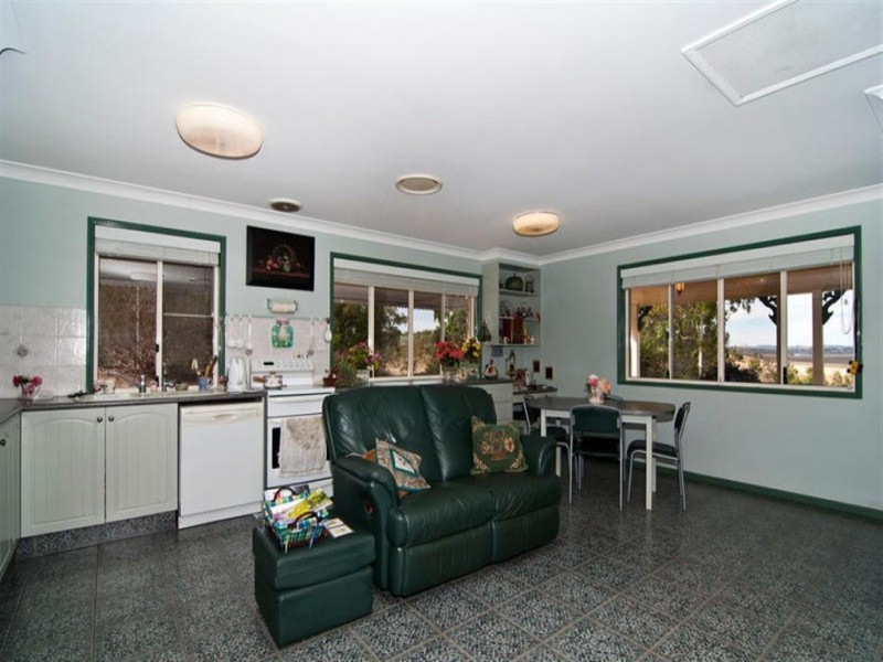 145 Henningsen Road, Oakey QLD 4401