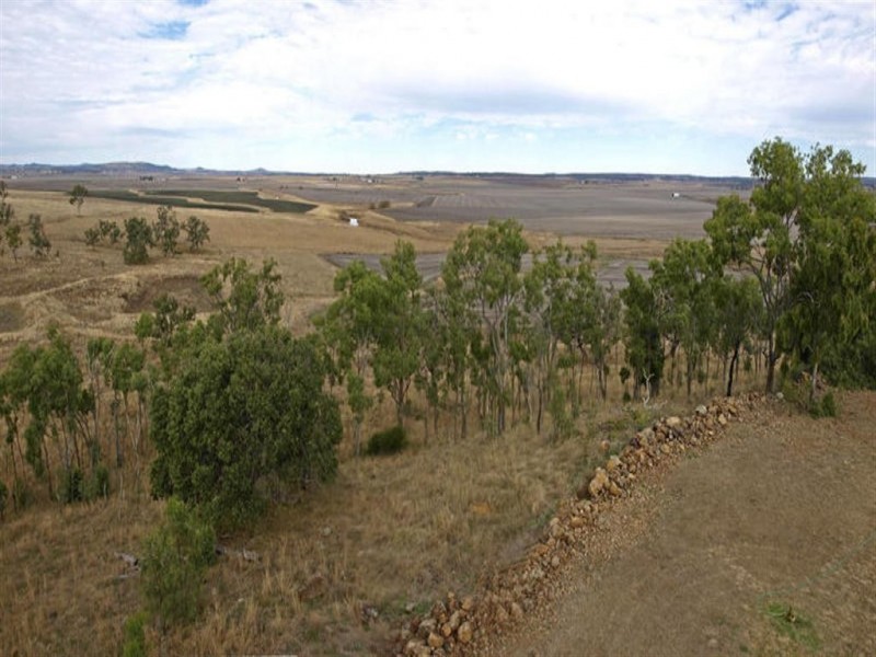 145 Henningsen Road, Oakey QLD 4401