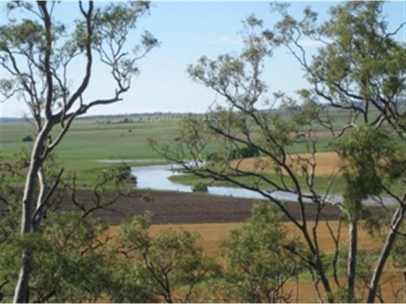 145 Henningsen Road, Oakey QLD 4401