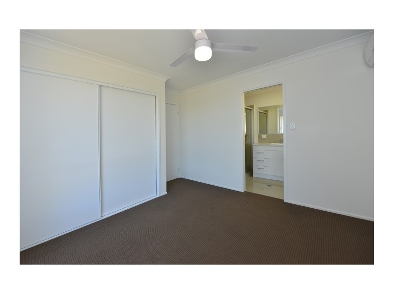 2/6 Rubie Court, Westbrook QLD 4350