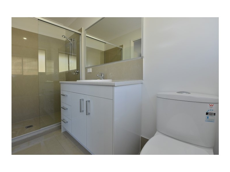 2/6 Rubie Court, Westbrook QLD 4350