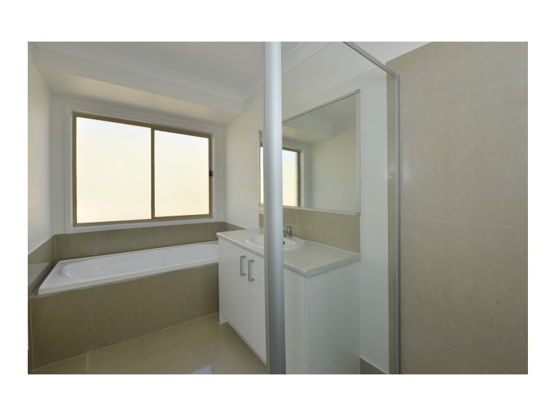 2/6 Rubie Court, Westbrook QLD 4350