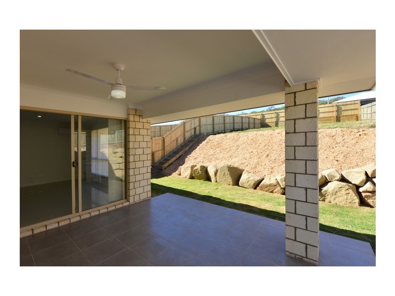 2/6 Rubie Court, Westbrook QLD 4350