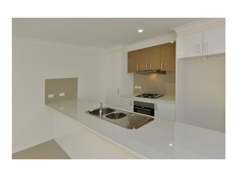 2/6 Rubie Court, Westbrook QLD 4350