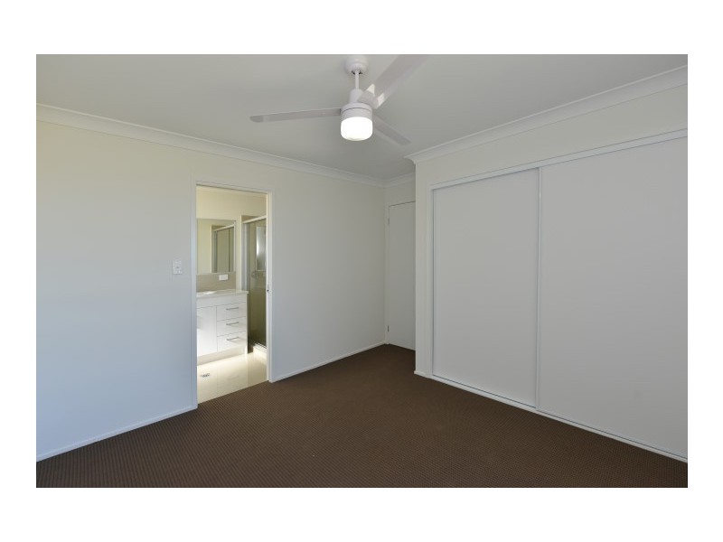 2/6 Rubie Court, Westbrook QLD 4350