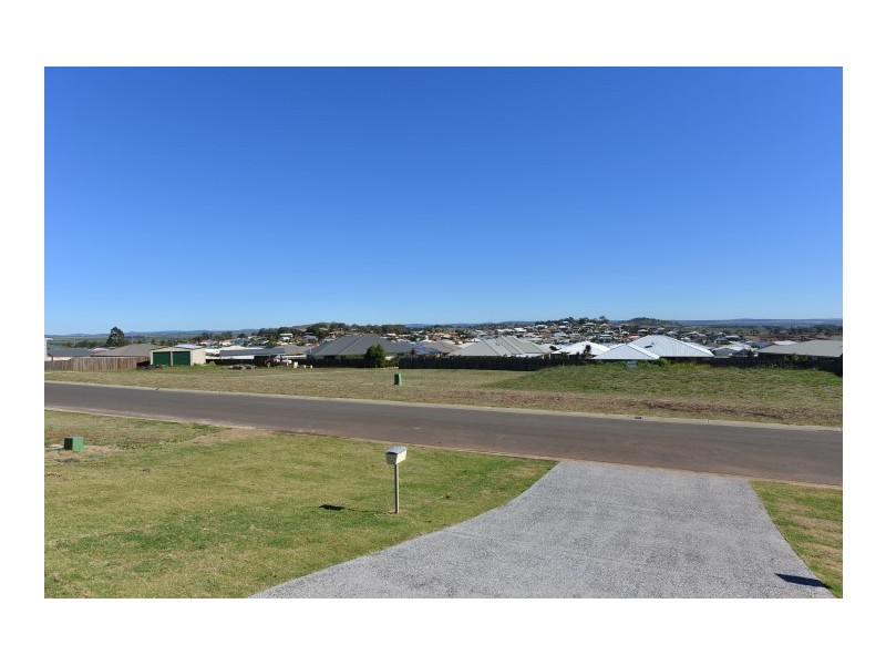 1/6 Rubie Court, Westbrook QLD 4350