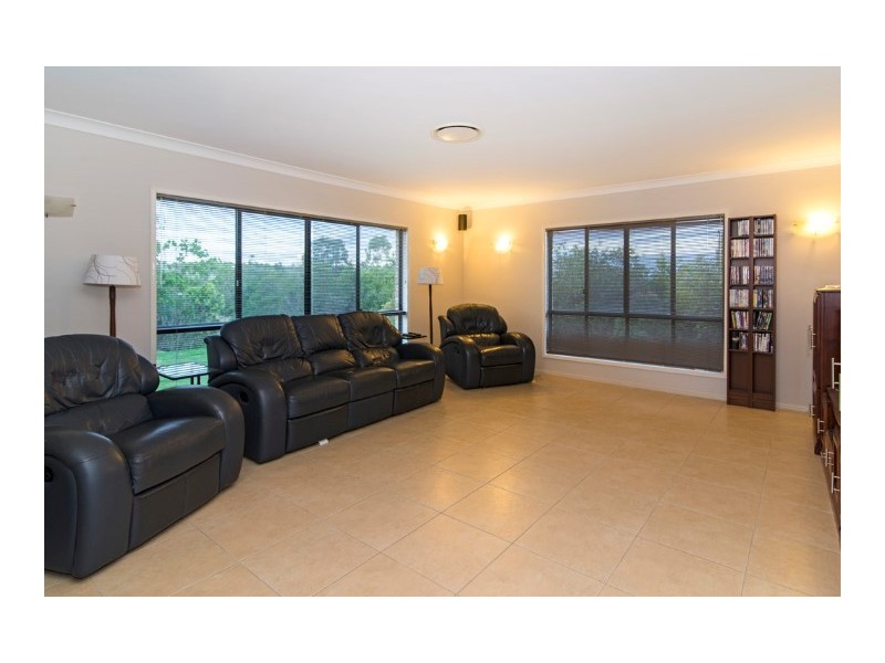 15 Freyling Road, Hodgson Vale QLD 4352