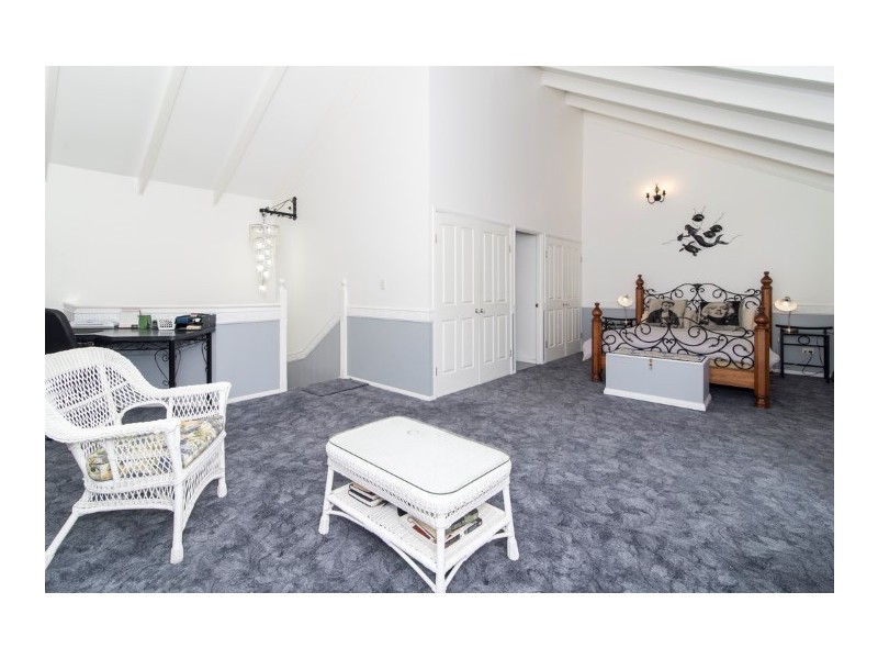 5 Hillview Court, Top Camp QLD 4350