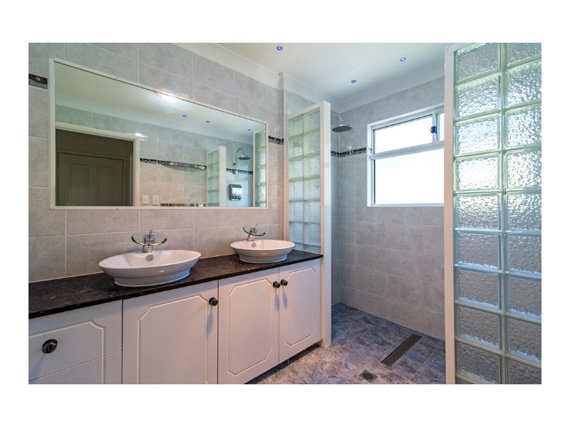 5 Hillview Court, Top Camp QLD 4350