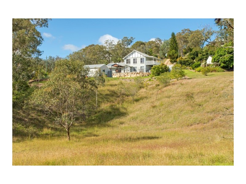 5 Hillview Court, Top Camp QLD 4350