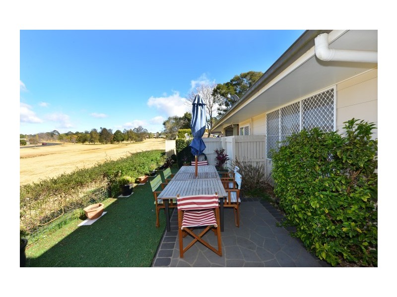 2b Agnes Street, Centenary Heights QLD 4350