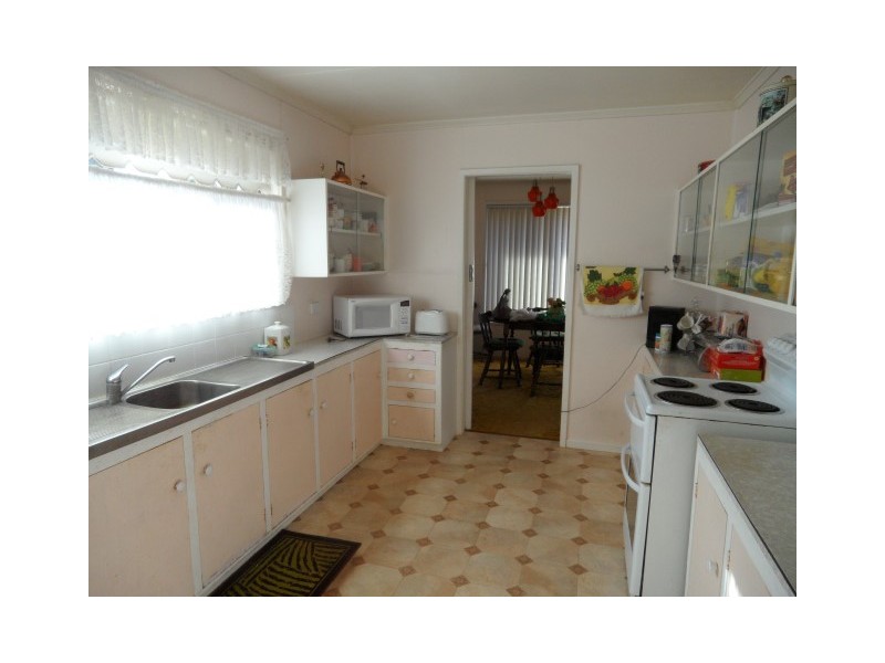 11 Catto Street, Centenary Heights QLD 4350