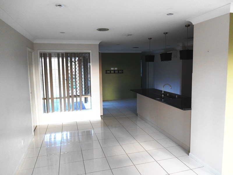 10 Cuttaburra Cresent, Glenvale QLD 4350