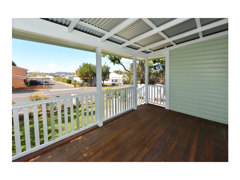 159 West Street, Newtown QLD 4350