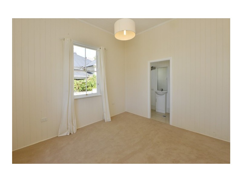 159 West Street, Newtown QLD 4350