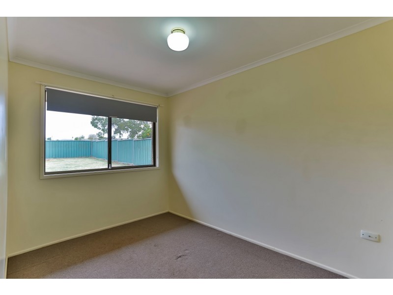 40 Champagne Crescent, Wilsonton Heights QLD 4350