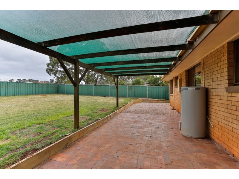 40 Champagne Crescent, Wilsonton Heights QLD 4350