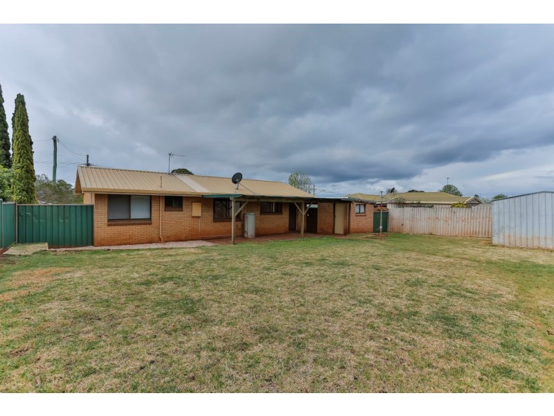 40 Champagne Crescent, Wilsonton Heights QLD 4350