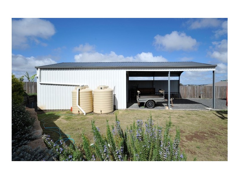 15 Pelling Court, Westbrook QLD 4350