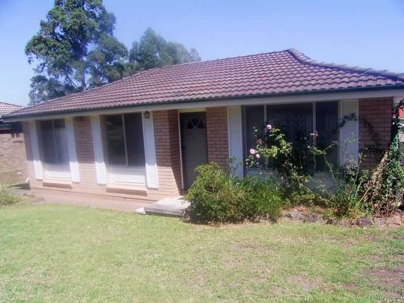 58 Shadlow Cres, St Clair NSW 2759