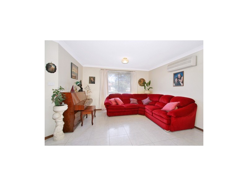 8 Harriett Close, Glenmore Park NSW 2745