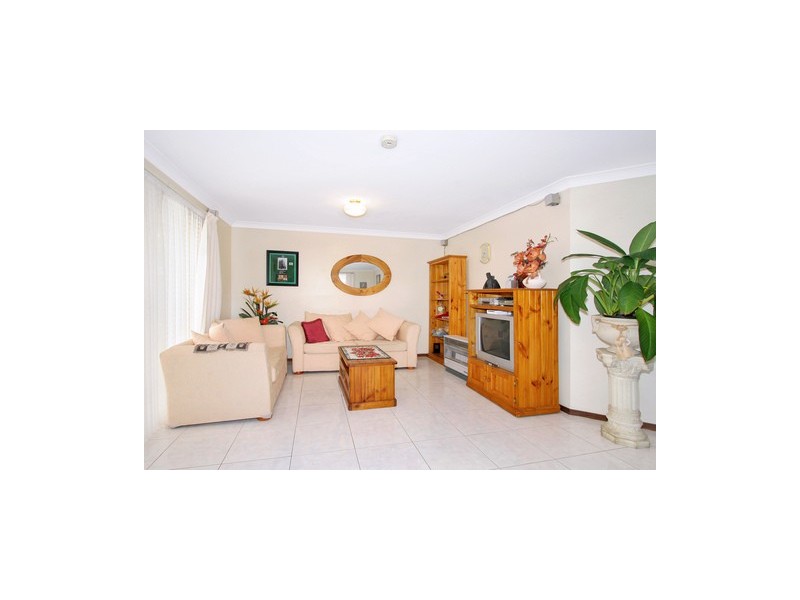 8 Harriett Close, Glenmore Park NSW 2745