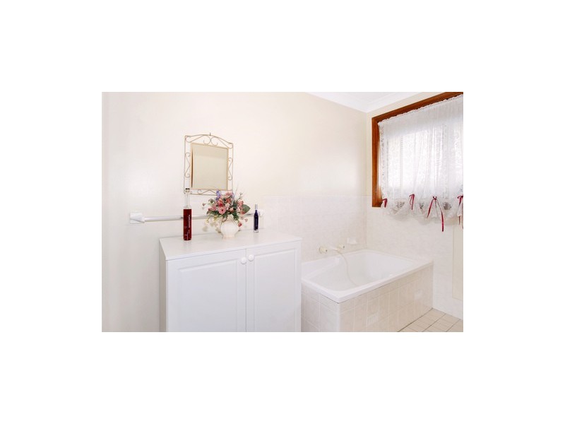 8 Harriett Close, Glenmore Park NSW 2745