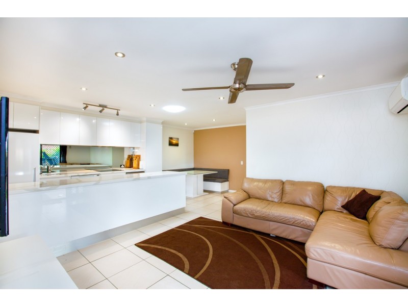 1/3 Orkney Place, Labrador QLD 4215