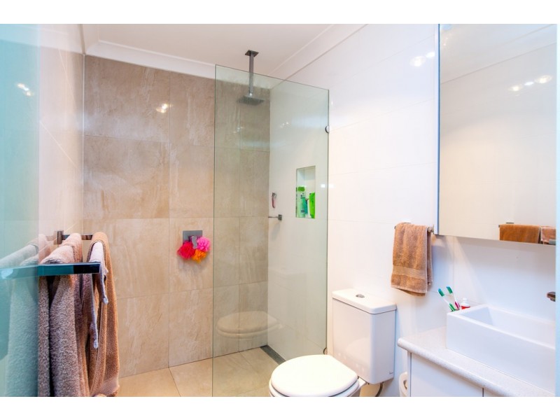1/3 Orkney Place, Labrador QLD 4215