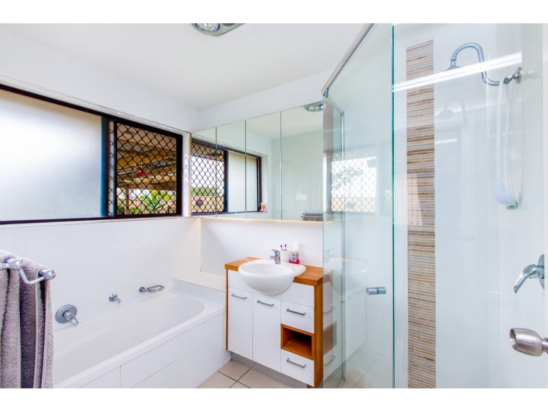 1/3 Orkney Place, Labrador QLD 4215