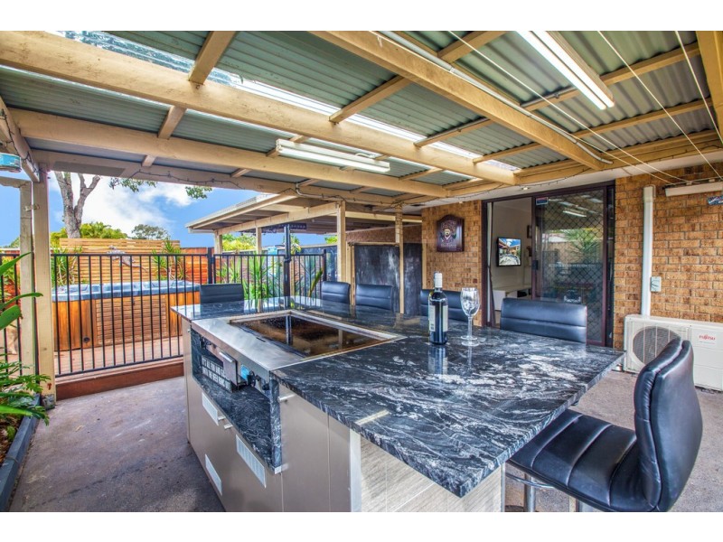 1/3 Orkney Place, Labrador QLD 4215