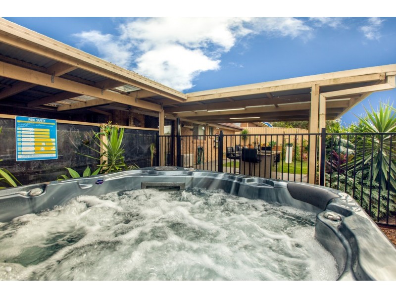 1/3 Orkney Place, Labrador QLD 4215