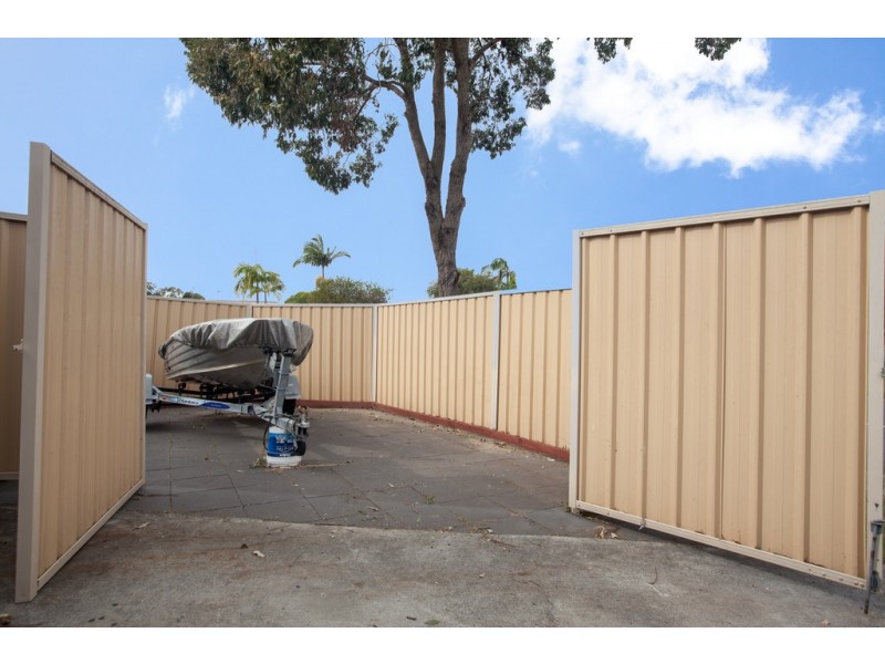 1/3 Orkney Place, Labrador QLD 4215