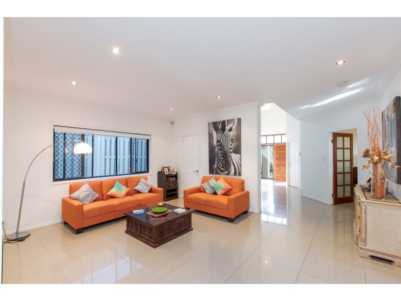 10 Meron Street, Southport QLD 4215