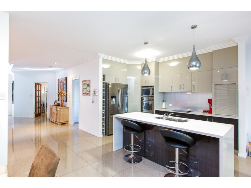 10 Meron Street, Southport QLD 4215