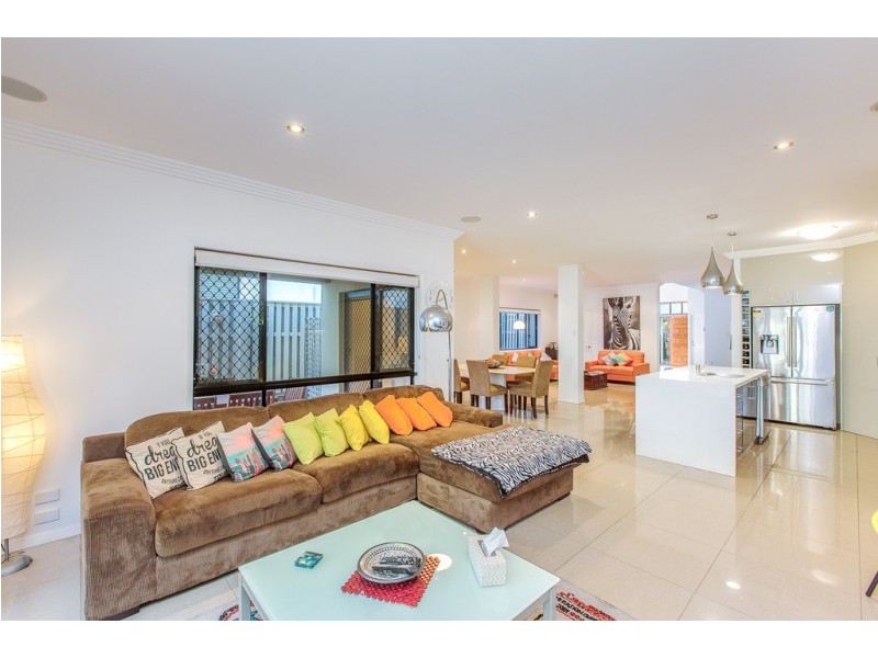 10 Meron Street, Southport QLD 4215