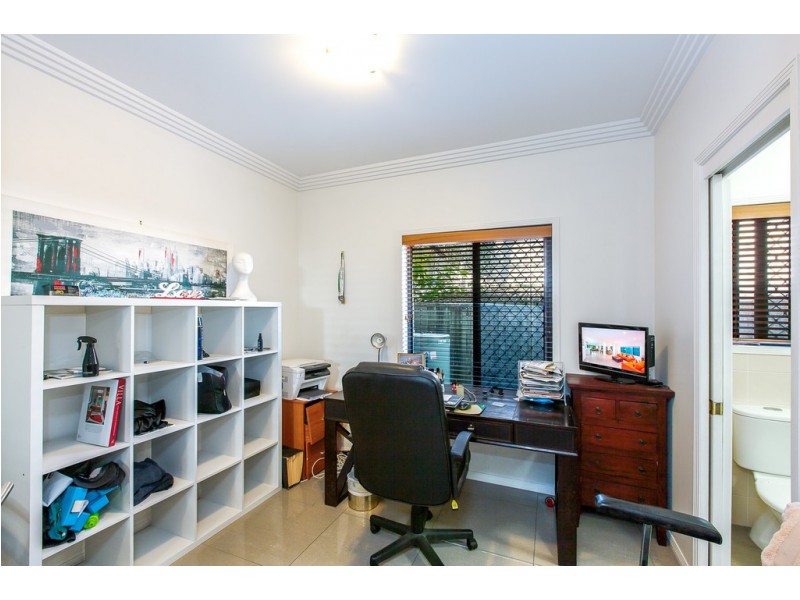 10 Meron Street, Southport QLD 4215