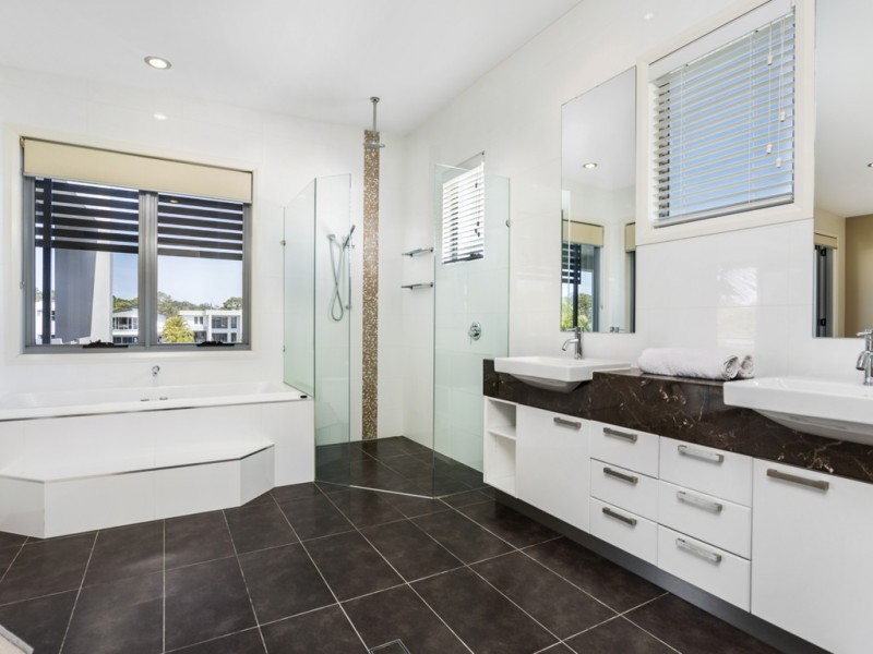 14 Quayside Drive, Helensvale QLD 4212